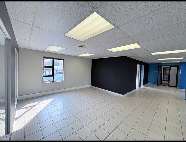 140M² OFFICE TO LET IN FOURWAYS